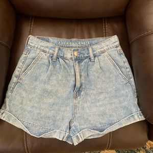🦅 American Eagle Outfitters Mom Shorts